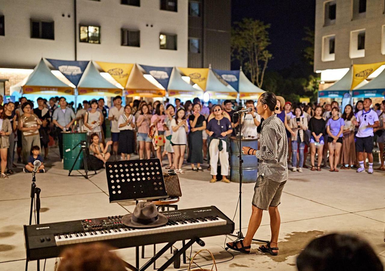 Отель Playce Camp Jeju Ojo-ri Экстерьер фото